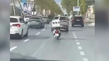 İstanbul'da motokuryenin trafikte ambulansa yol açtığı anlar kamerada