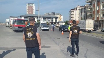 İstanbul'da okul çevreleri ve servis araçlarında denetim yapıldı