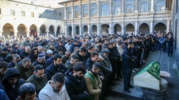 İstanbul'da öldürülen 'Filozof Ramazan'ın cenazesi Diyarbakır'da defnedildi