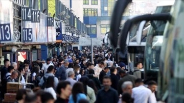 İstanbul'da otogarda tatil dönüşü yoğunluğu yaşanıyor