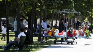 İstanbul'da vatandaşlar hafta sonu sahil ve parkları tercih etti