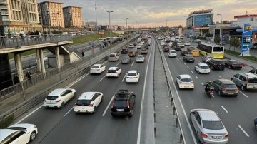 İstanbul'da yeni yılın ilk mesai gününde trafik yoğunluğu
