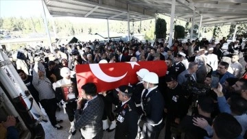 İstanbul'daki terör saldırısında hayatını kaybeden baba kızın cenazeleri Adana'da defnedil