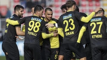 İstanbulspor, deplasmanda HangiKredi Ümraniyespor'u 2-0 mağlup etti