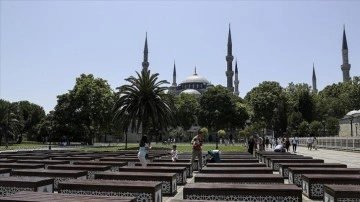 İstanbul'un tarihi ve turistik yerleri bayramın ardından sakin bir gün geçiriyor