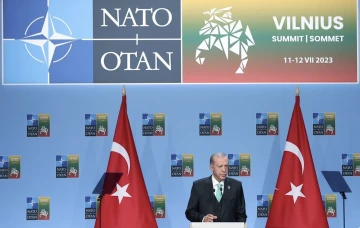 İsve&ccedil; konusu kapanmıştır! TBMM'de 1 Mart tezkeresi ruhu dolaşıyor!.. -&Ouml;m&uuml;r &Ccedil;elikd&ouml;nmez yazdı-