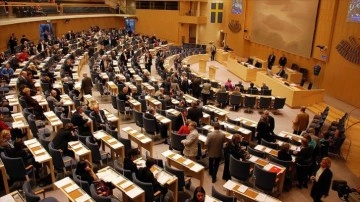 İsveç parlamentosu NATO üyeliği başvurusunu tartışıyor