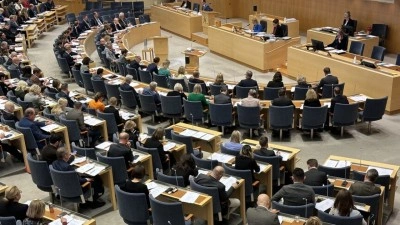 İsve&ccedil; Parlamentosu, sığınmacılar i&ccedil;in kalıcı oturum iznini kaldıran yasa tasarısını kabul etti