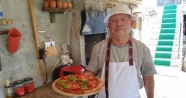 İsveç'te emekli olup köyünde pizzacı açtı
