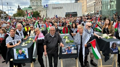 İsveç’te göstericiler, İsrail’in Gazze’ye ve gazetecilere yönelik saldırılarını protesto etti