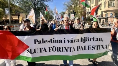 İsve&ccedil;'te, İsrail'in Filistin ve L&uuml;bnan saldırıları protesto edildi