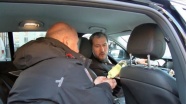 İsveç&#039;te Türk taksicilerden koronavirüse karşı kolonya önlemi