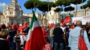 İtalya’da kadınlara yönelik şiddet protesto edildi
