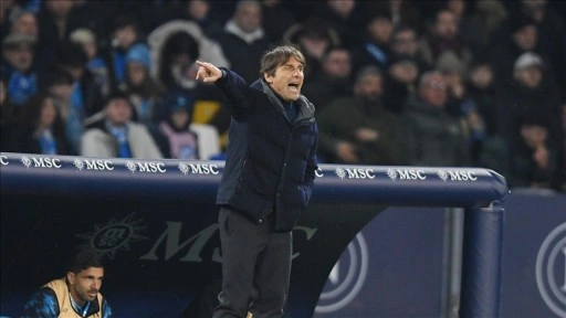 İtalya'da şampiyon Napoli'nin teknik direktörü Conte takımda kalacak