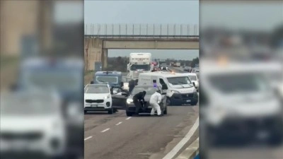 İtalya'da zırhlı para nakil aracına d&uuml;zenlenen soygun girişiminde &ccedil;atışma &ccedil;ıktı