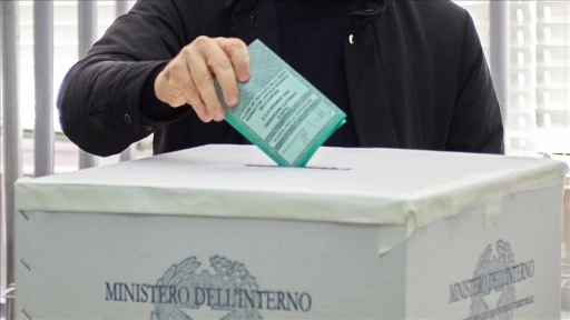 İtalya'daki bölgesel seçimlerde sağ iktidar ve sol muhalefet ellerindeki bölgeleri tuttu