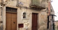 İtalya’nın Mussomeli kentinde yazlık evler 1 Euro