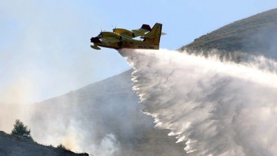 İtalya'nın Sicilya Adası'nda orman yangınlarını s&ouml;nd&uuml;rme &ccedil;alışmaları s&uuml;r&uuml;yor