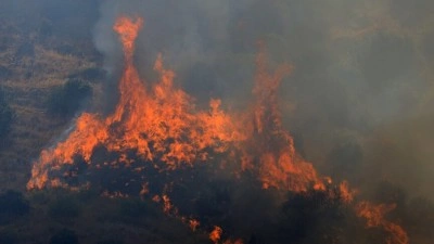 İtalya'nın Sicilya Adası'ndaki orman yangınları bazı yerleşim yerlerini tehdit ediyor