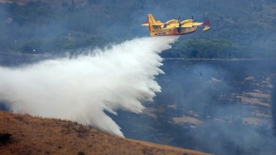İtalya'nın Toskana B&ouml;lgesi orman yangınıyla m&uuml;cadele ediyor