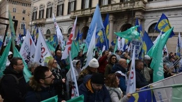 İtalya'da doktorlar ve hemşireler greve gitti
