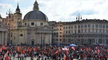 İtalya'da işçiler seslerini yeni hükümet ve AB'ye duyurabilmek için yürüdü