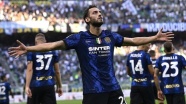 İtalyan basını Inter&#039;in Genoa&#039;yı farklı yendiği maçta Hakan Çalhanoğlu&#039;nu övdü
