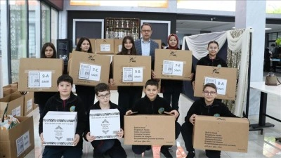 "İyilik timi" oluşturan &ouml;ğrenciler depremzede akranları i&ccedil;in kolları sıvadı