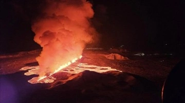 İzlanda'nın Reykjanes Yarımadası'nda son 3 ayda 4. yanardağ patlaması meydana geldi