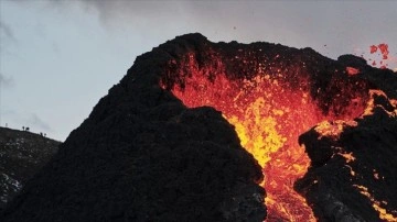 İzlanda'nın Reykjanes Yarımadası'nda yanardağ patlaması meydana geldi