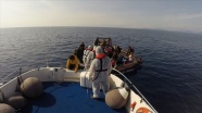 İzmir açıklarında Türk kara sularına itilen 59 sığınmacı kurtarıldı