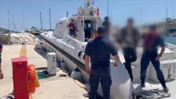 İzmir açıklarındaki bir yelkenlide FETÖ üyeliği suçundan aranan 10 kişi yakalandı