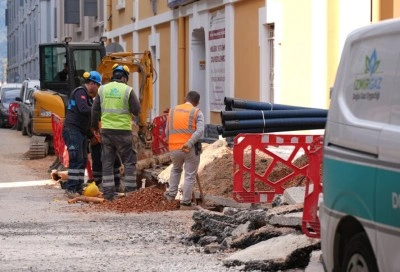 İzmir Alsancak'ta "bitmeyen altyapı &ccedil;alışmaları" tepki &ccedil;ekiyor