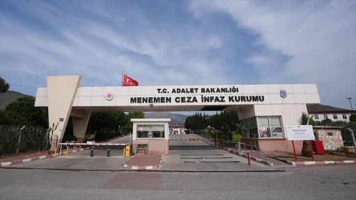 İzmir Büyükşehir Belediyesine yönelik 'yolsuzluk' soruşturmaları sonunda 2 iddianame hazırlandı