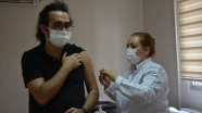 İzmir'de Çin'den getirilen Kovid-19 aşısı denemelerine başlandı