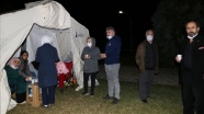 İzmir'de depremzedeler çadırda sabahlıyor