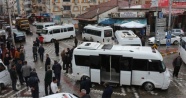 İzmir'de dolmuşçular yolu kapattı, gergin anlar yaşandı