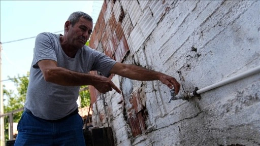 İzmir'de günlerdir suları kesik olan mahalle sakinleri kalıcı çözüm bekliyor