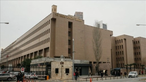 İzmir'de ihale usulsüzlüğü operasyonunda 3'ü belediye çalışanı 4 şüpheli yakalandı