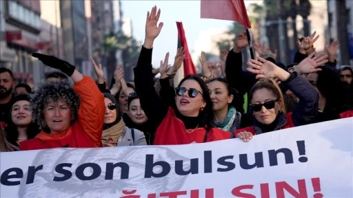 İzmir'de işçiler işbaşı ve sosyal hak eylemlerine devam etti