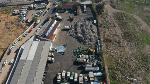 İzmir'de kentsel dönüşüm mağdurlarından proje sahasına çöp depolanmasına tepki