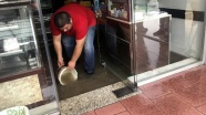 İzmir'de kuvvetli yağış hayatı olumsuz etkiledi
