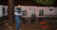 İzmir'de onlarca ev ve iş yerini su bastı