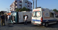 İzmir’de otomobil ile minibüs çarpıştı: 6 yaralı