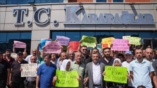 İzmir'de pazarcılardan Karabağlar Belediyesine katı atık ücreti tepkisi