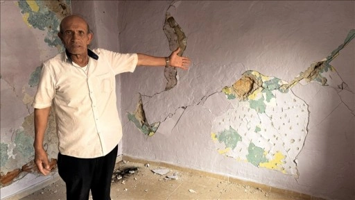 İzmir'de tünel inşaatı nedeniyle evleri zarar gören mahalle sakinleri çözüm istiyor