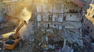 İzmir'deki depremde yıkılan binalarla ilgili gözaltına alınan 9 şüpheli adliyede