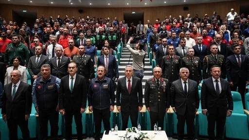 İzmir depreminde hayatını kaybedenler anıldı