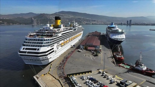 İzmir'e kruvaziyerle 4 bin 540 turist geldi