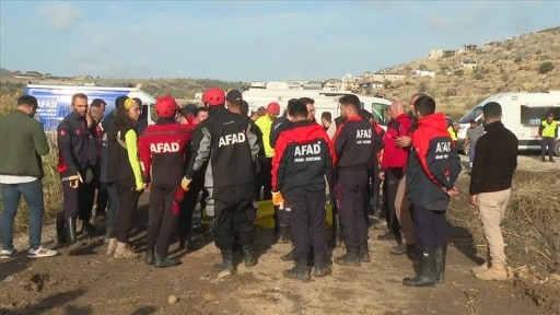 İzmir Foça'da selde kaybolan kişinin cansız bedenine ulaşıldı